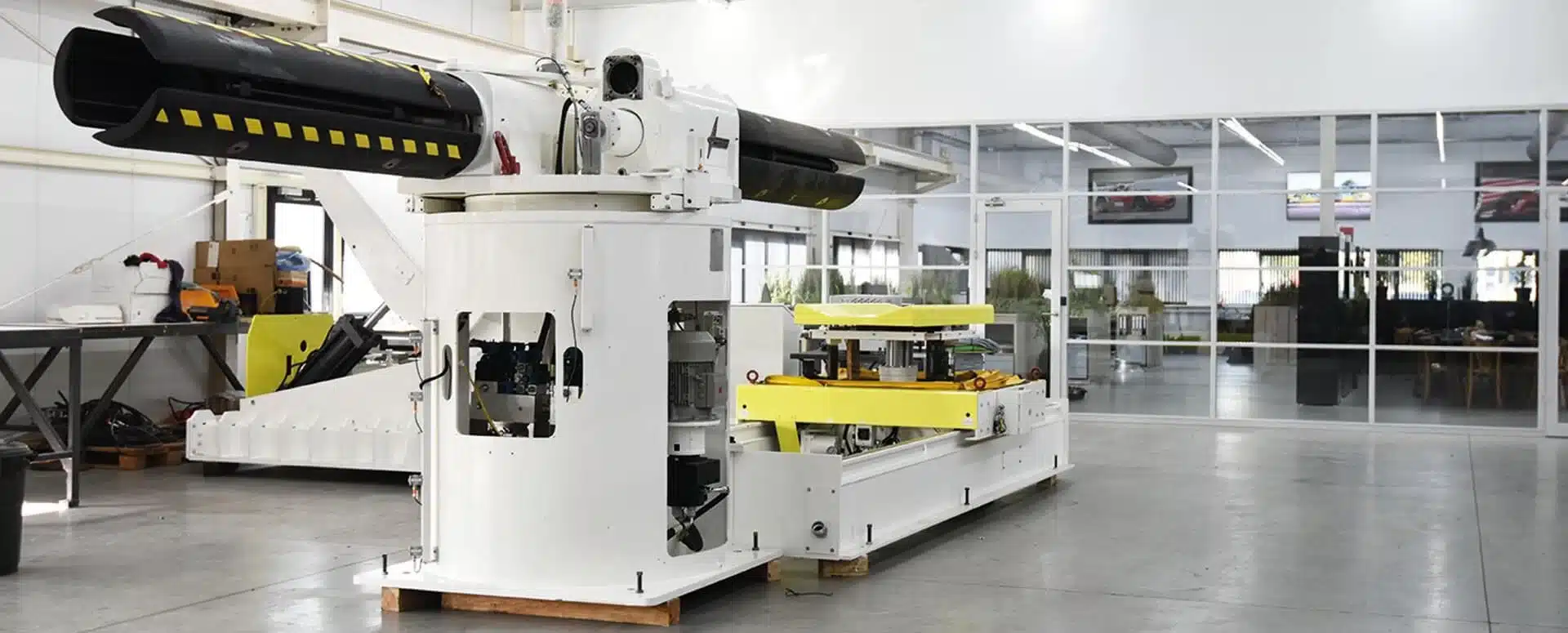 Een gereviseerde machine van Veldkamp voor een partner in de industrie.