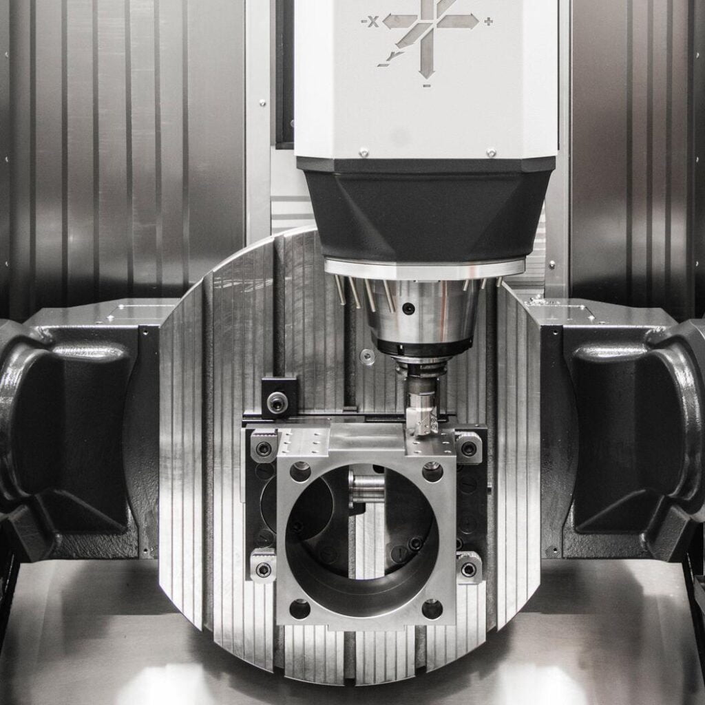 Acura freesmachine voor verspaning van onderdelen